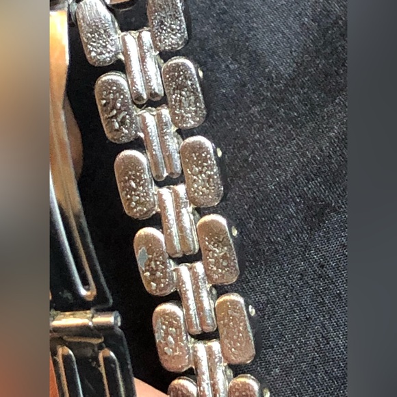 Anne Klein II Gold and Silver tone band round case cristal embedded in - Picture 12 of 12